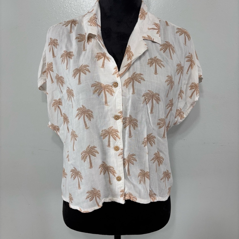 Midnight Sky Tan/White Tropical Palm Tree Print Cropped Button Down Top Size M